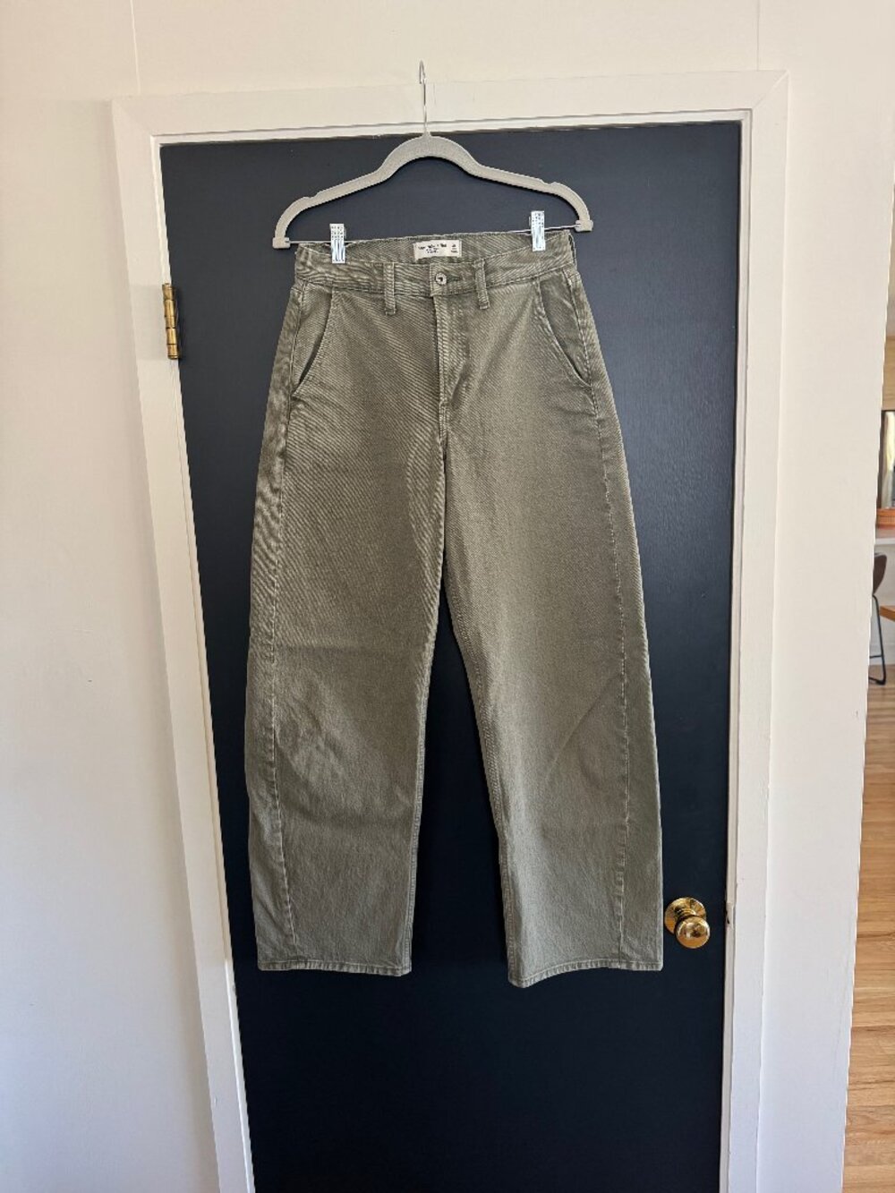 Abercrombie High Rise Barrel Olive Jean - Picture 2 of 4